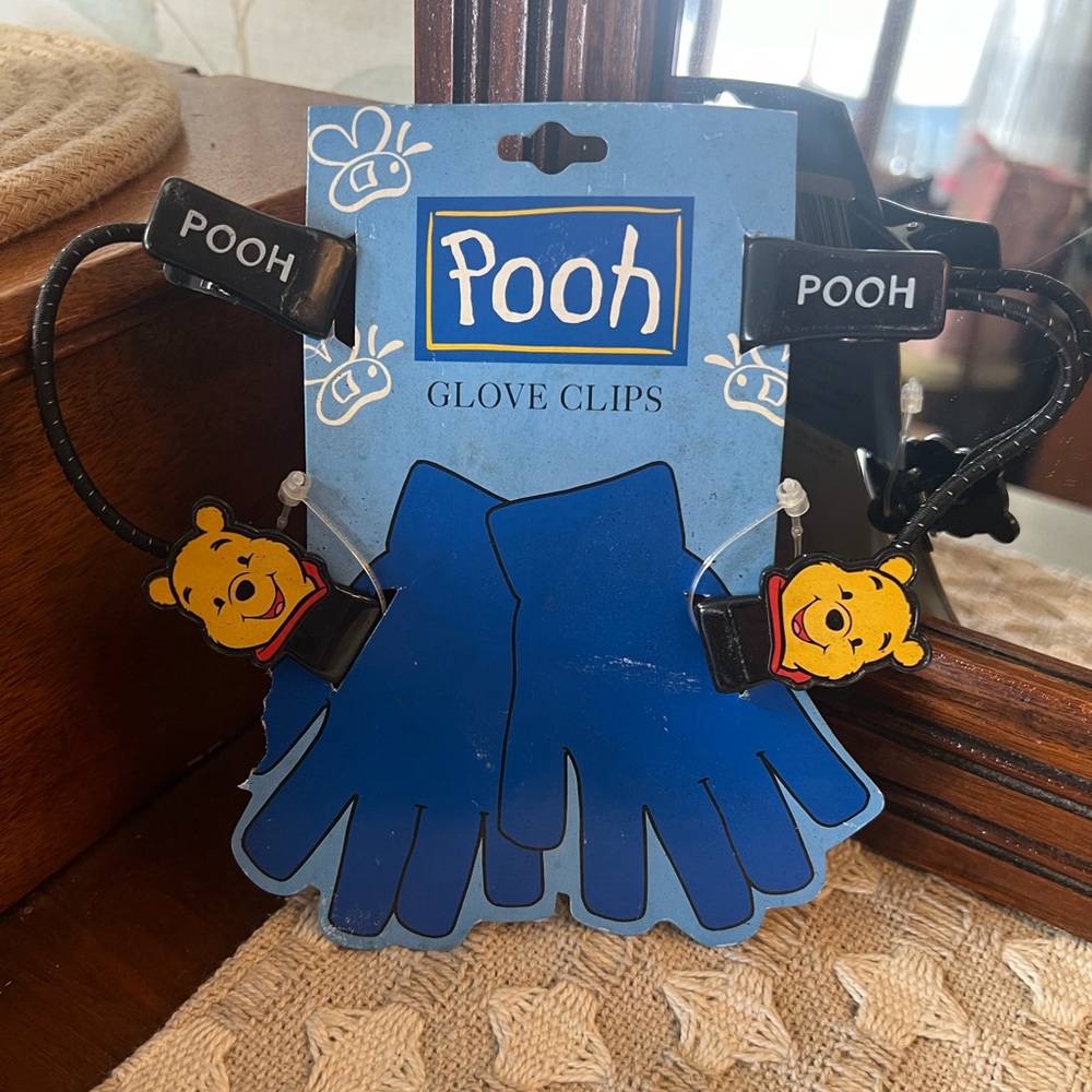 DISNEY Vintage‎ *NEW OLD STOCK* Winnie the Pooh Glove Clips for Kids Yellow Red